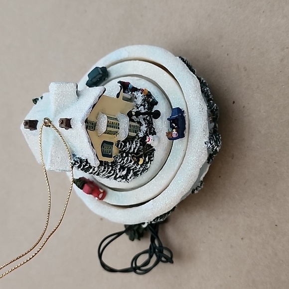 2006 Bradford Editions Evening Carolers Ornament by Thomas - Picture 3 of 7